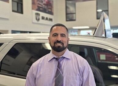 Staff member Mauricio Vasquez from ID_41e2df34a9fc