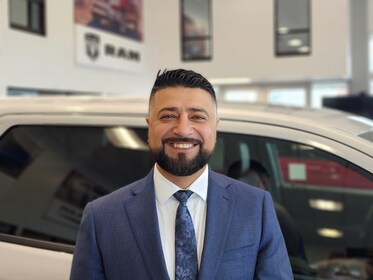 Staff member Tony Qasimi from ID_e04df7e6218e