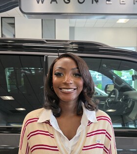 Staff member Nailah Mosley from ID_41e2df34a9fc