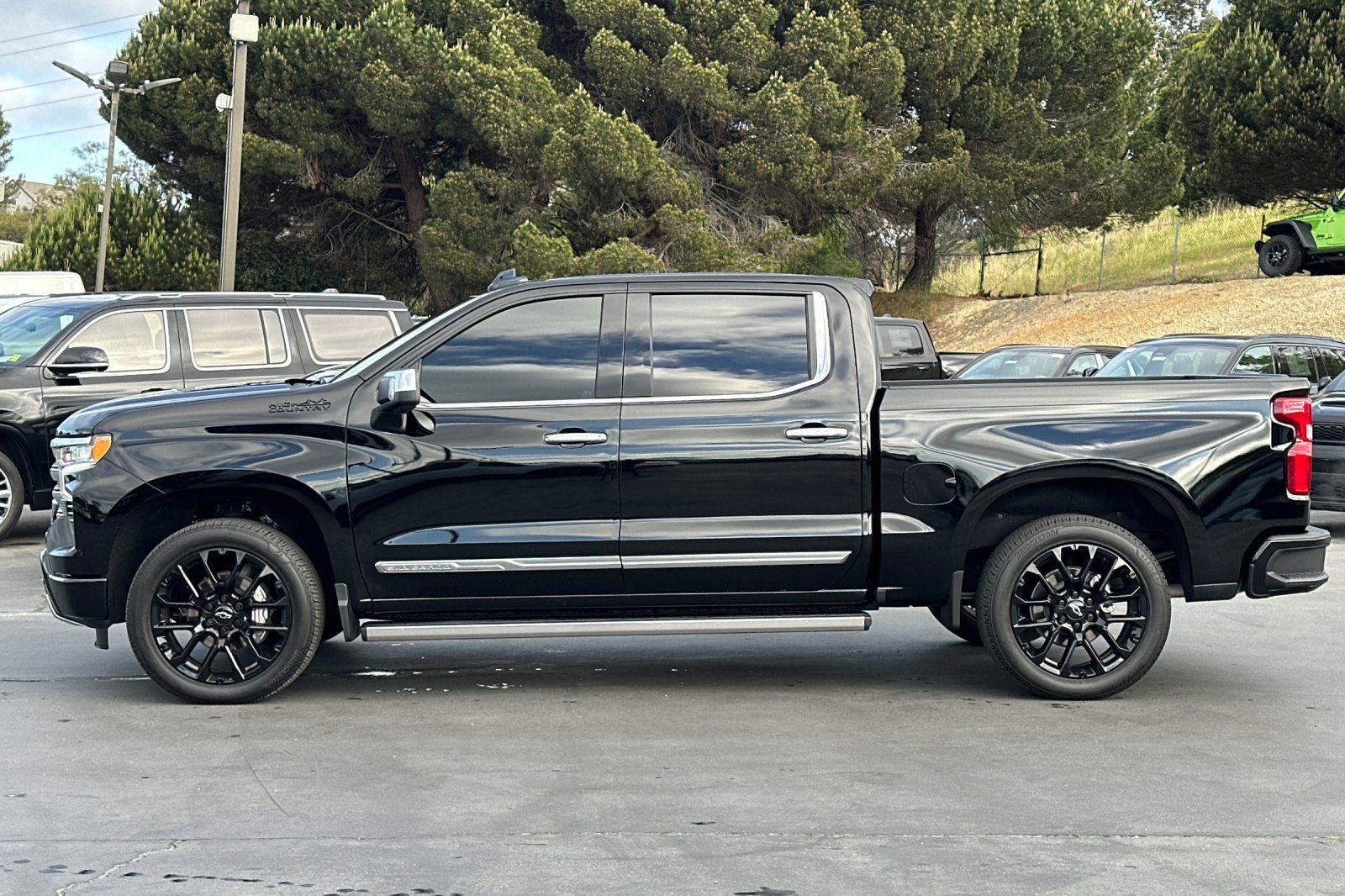 2024 Chevrolet Silverado 1500 High Country photo 3