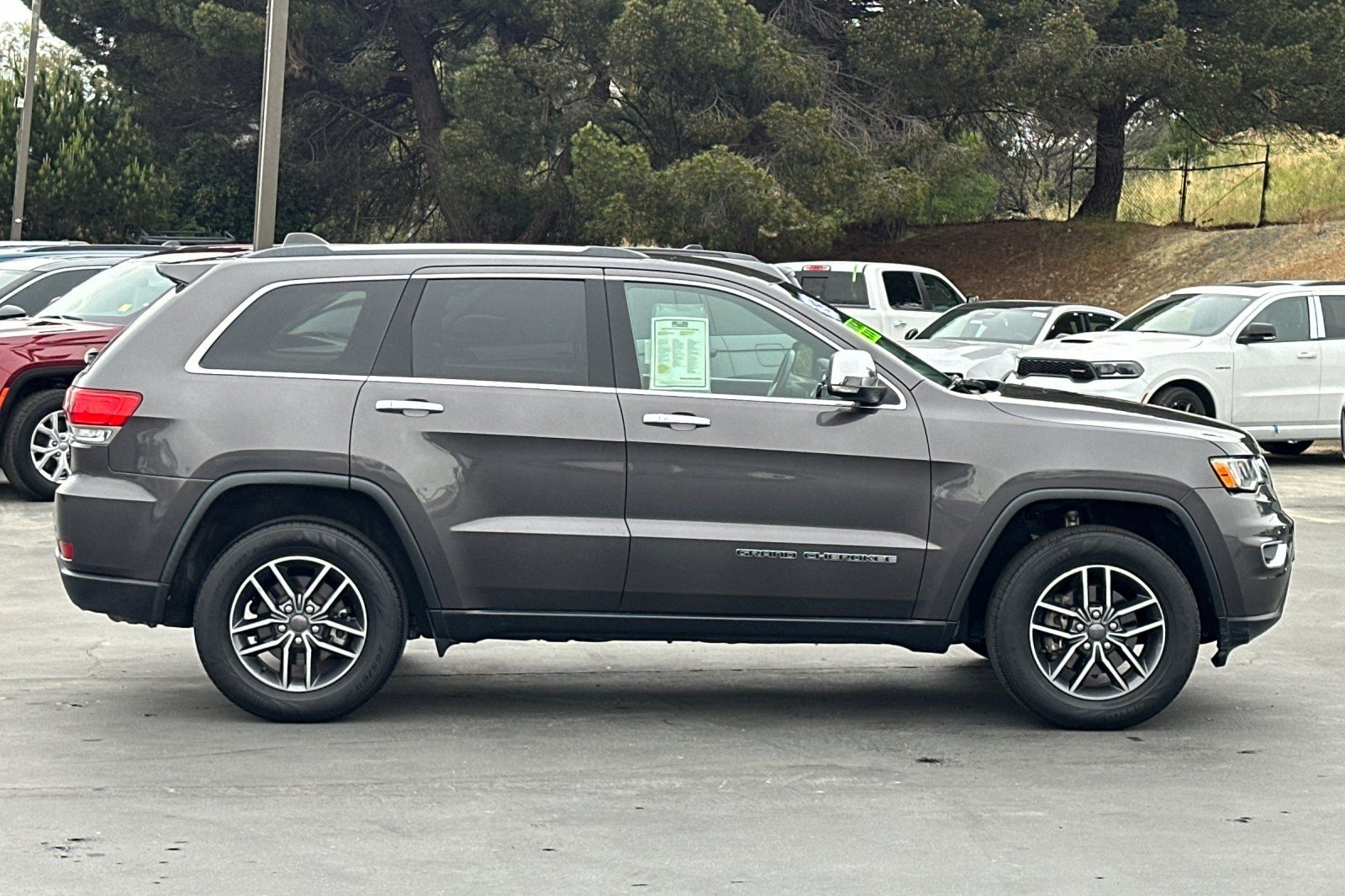 2019 Jeep Grand Cherokee Limited photo 2