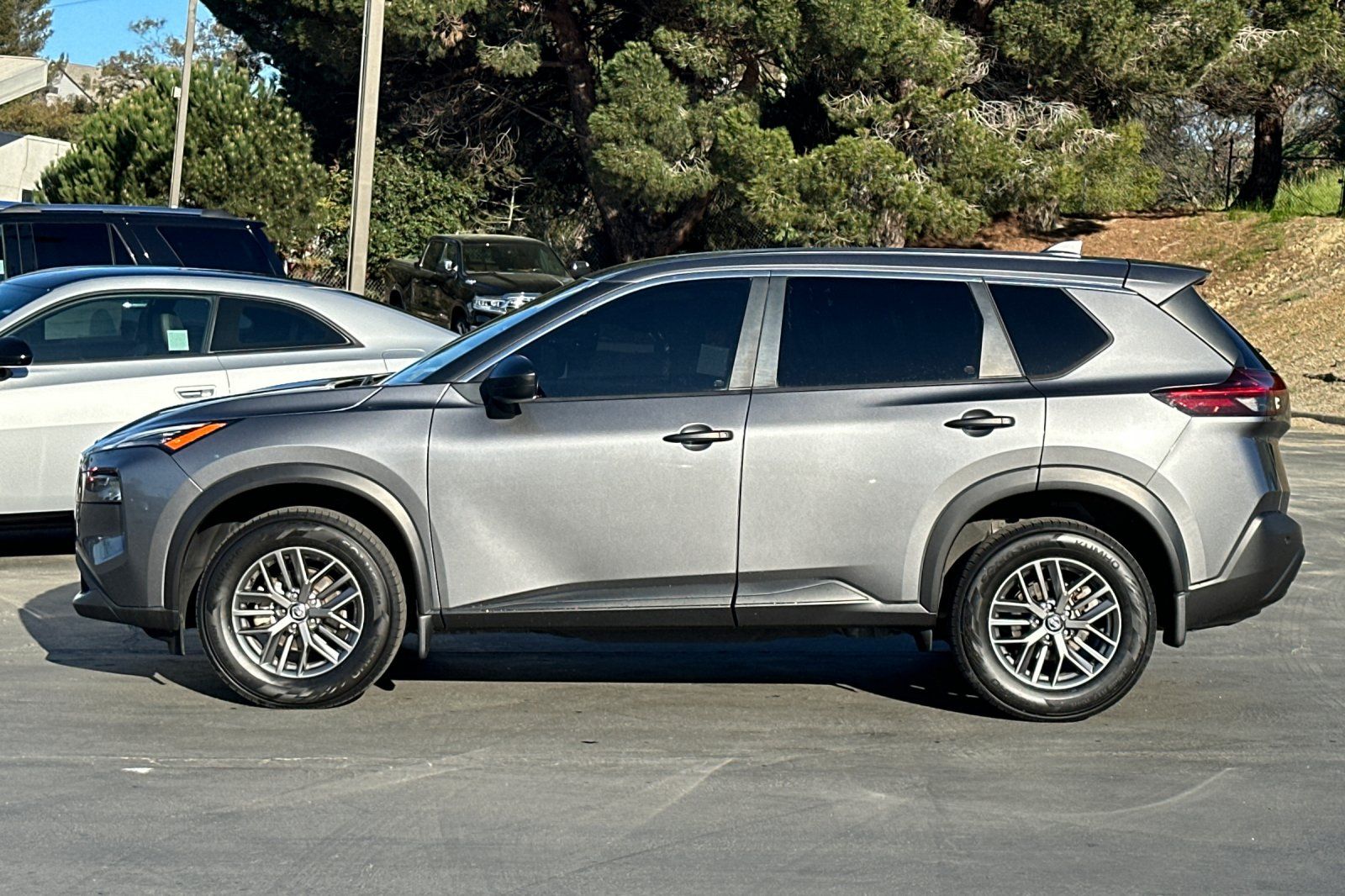 2021 Nissan Rogue S photo 3