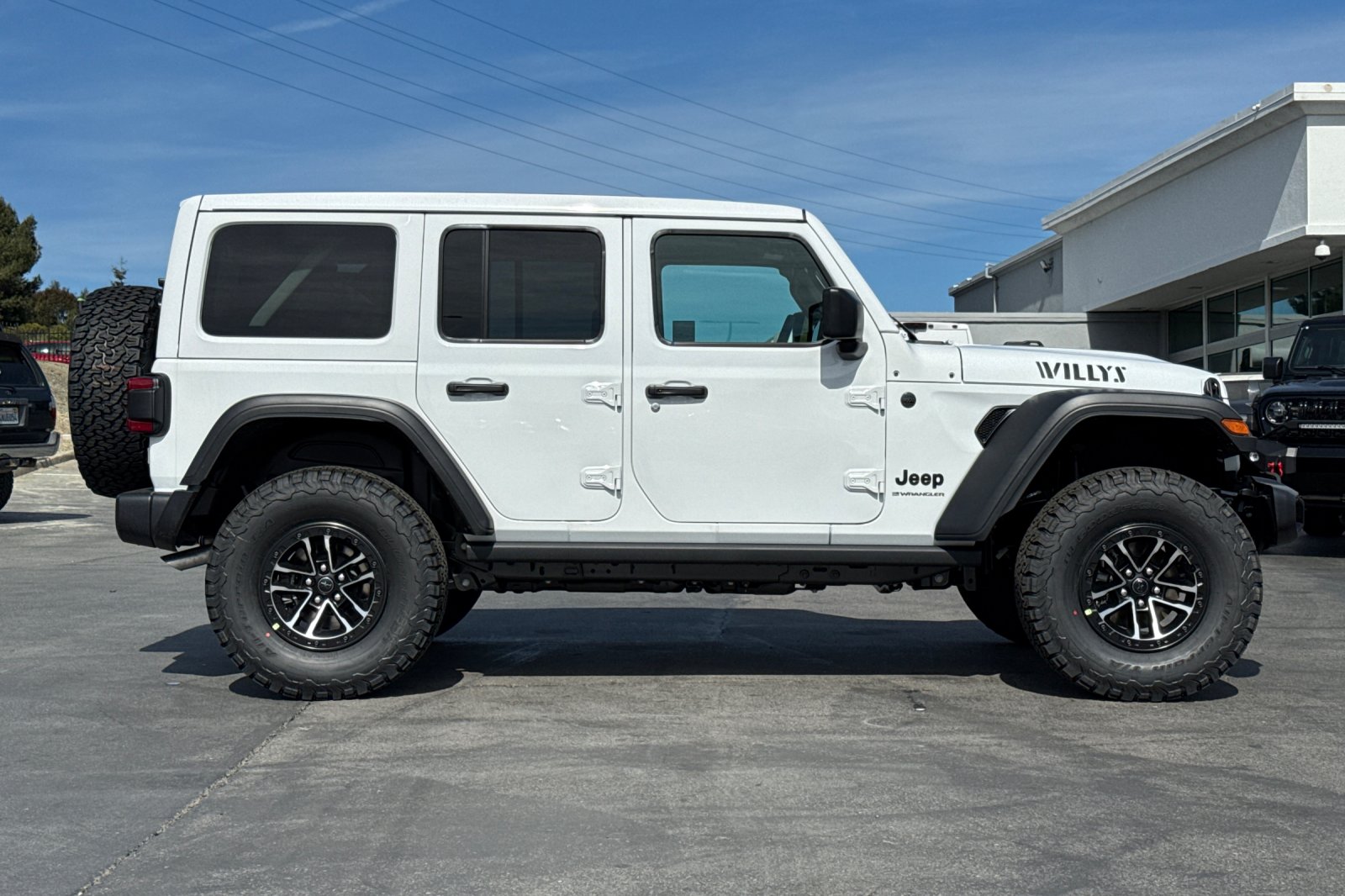 2025 Jeep Wrangler Willys photo 4