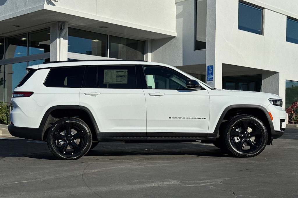 New 2025 Jeep Grand Cherokee L L ALTITUDE X 4X2 Sport Utility