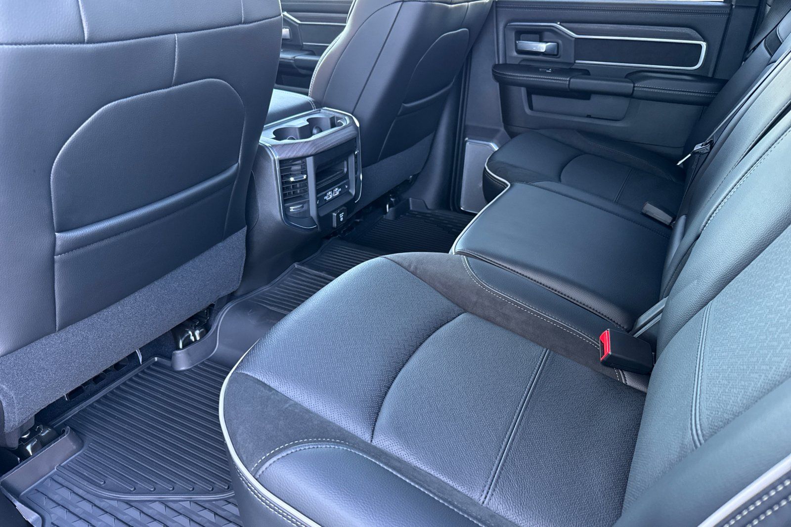 2026 RAM 2500 Laramie - Photo 14
