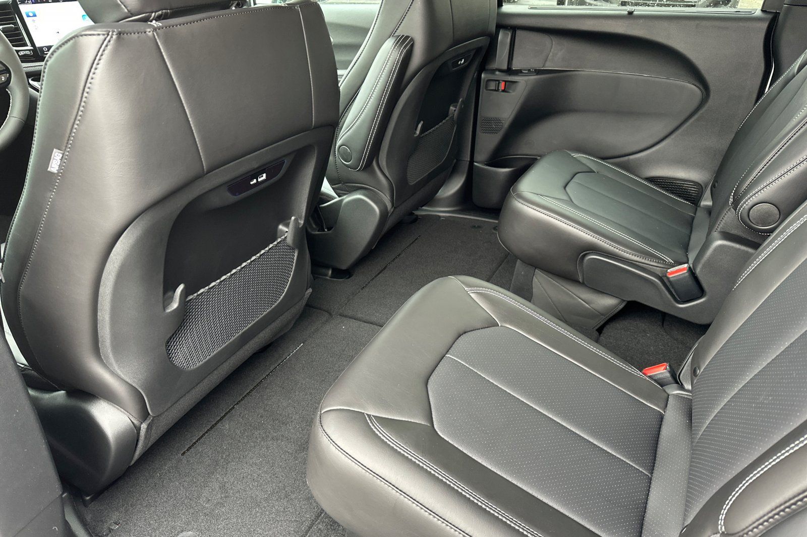 2026 Chrysler Pacifica Select - Photo 14