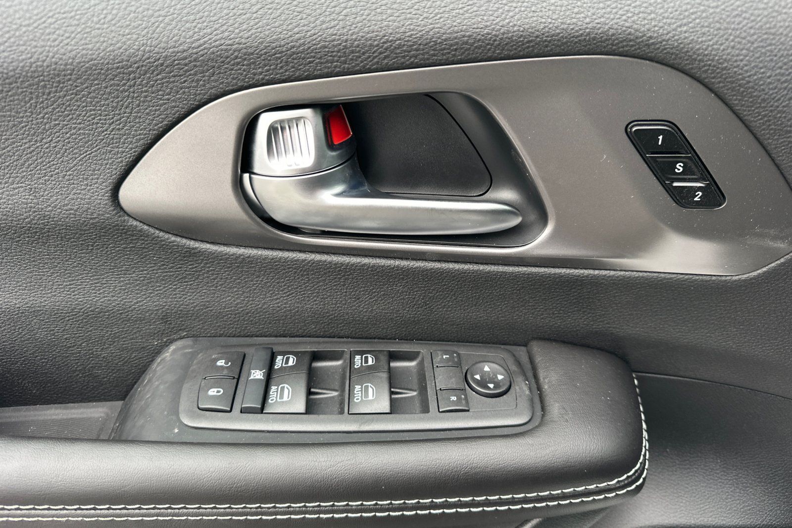 2026 Chrysler Pacifica Select - Photo 13
