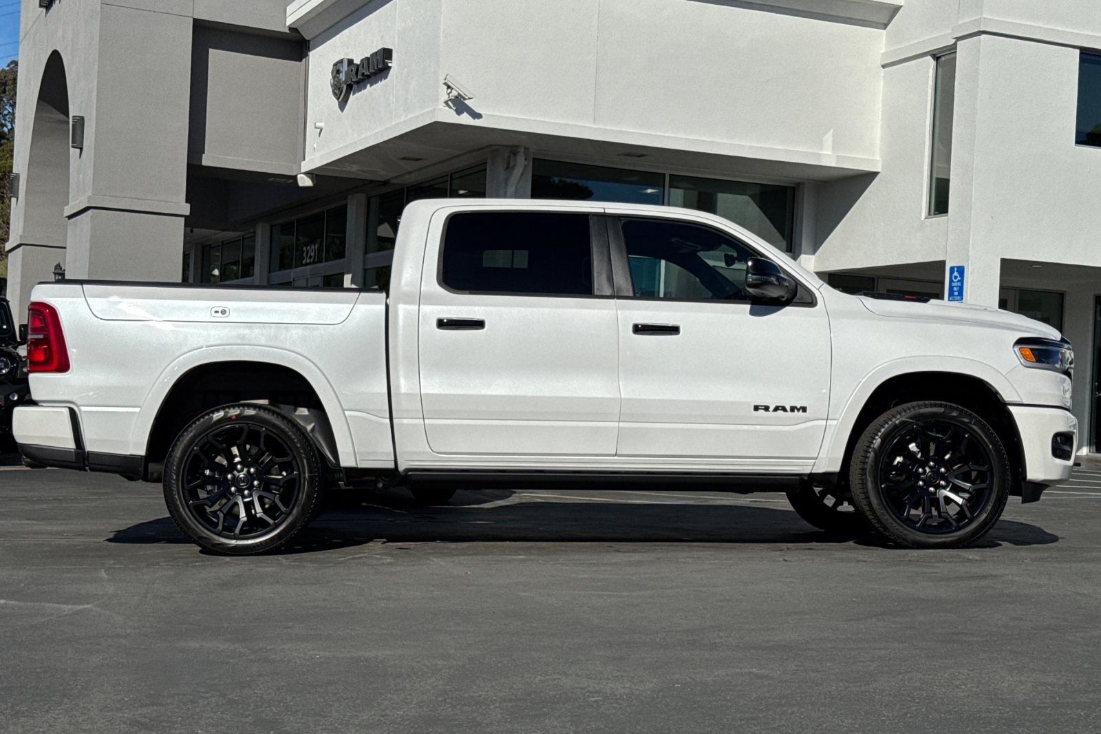 2025 Ram 1500 Limited photo 4