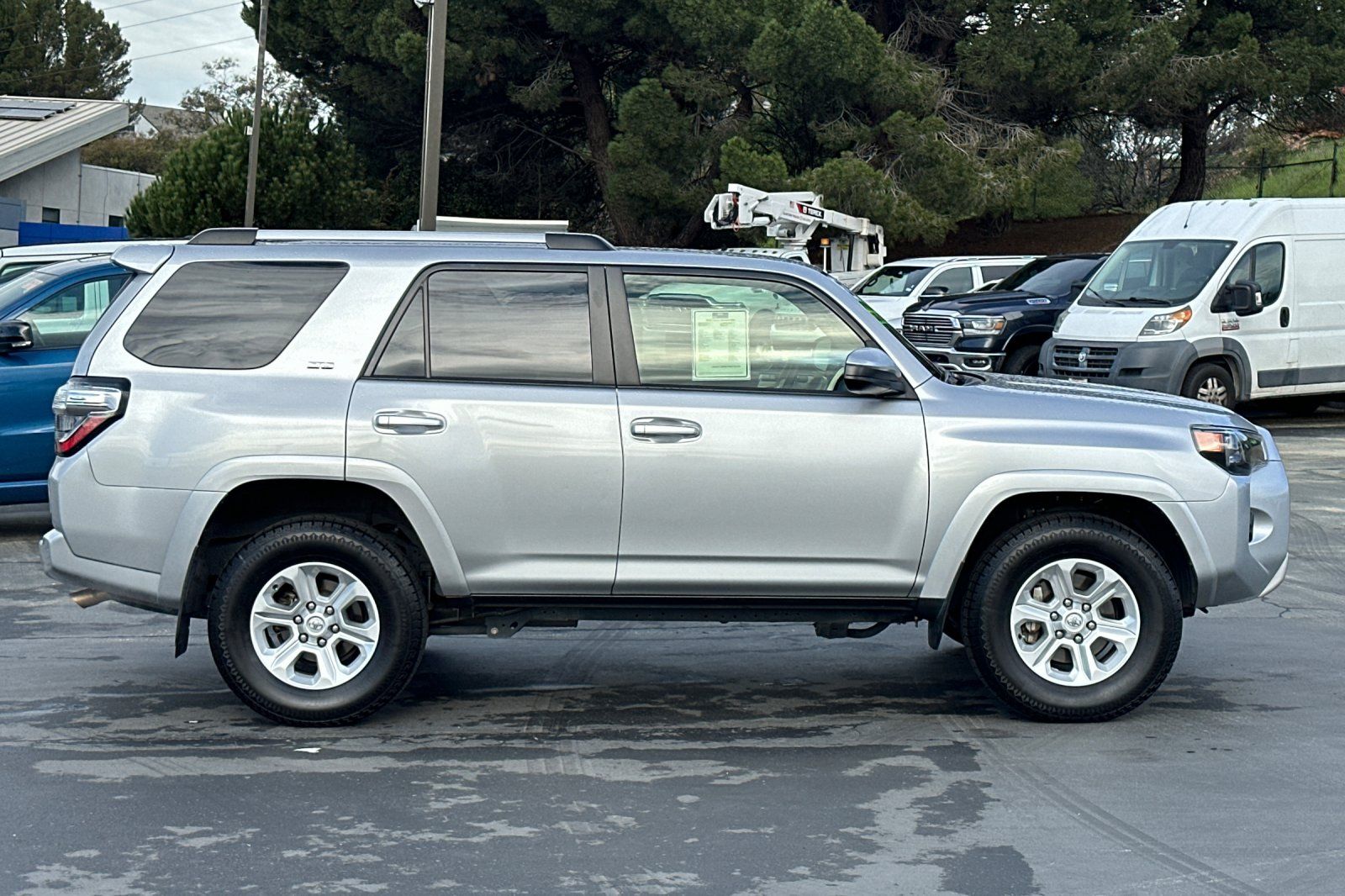 2023 Toyota 4Runner SR5 photo 2