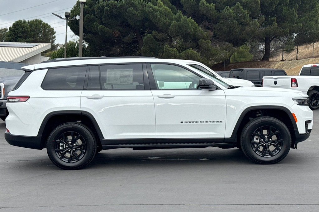 New 2025 Jeep Grand Cherokee L L ALTITUDE X 4X4 Sport Utility