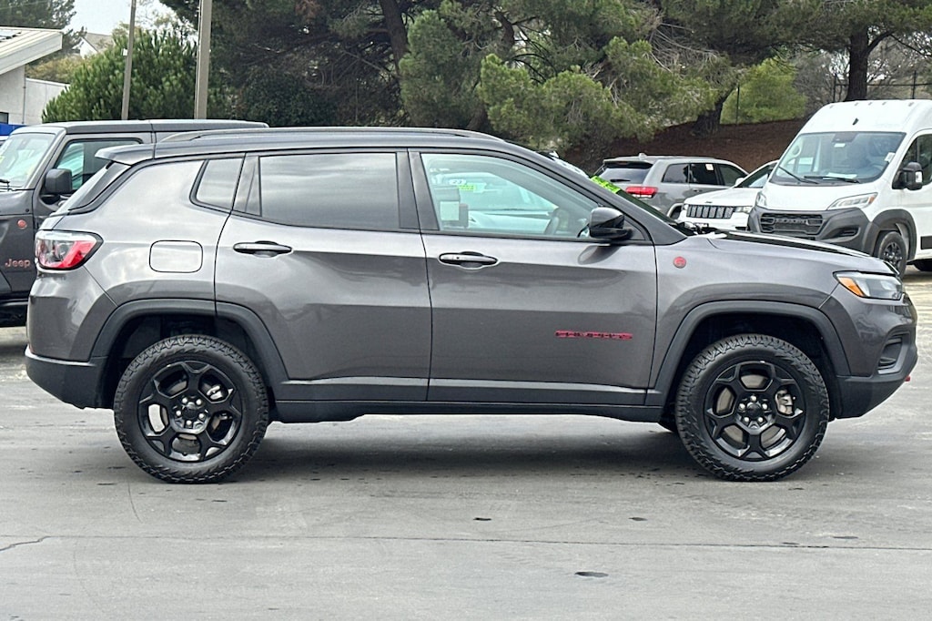 2023 Jeep Compass Trailhawk photo 3