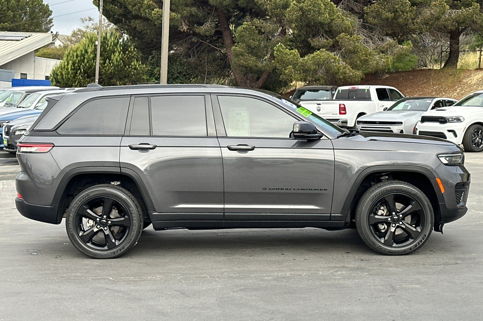 2023 Jeep Grand Cherokee Altitude X photo 2