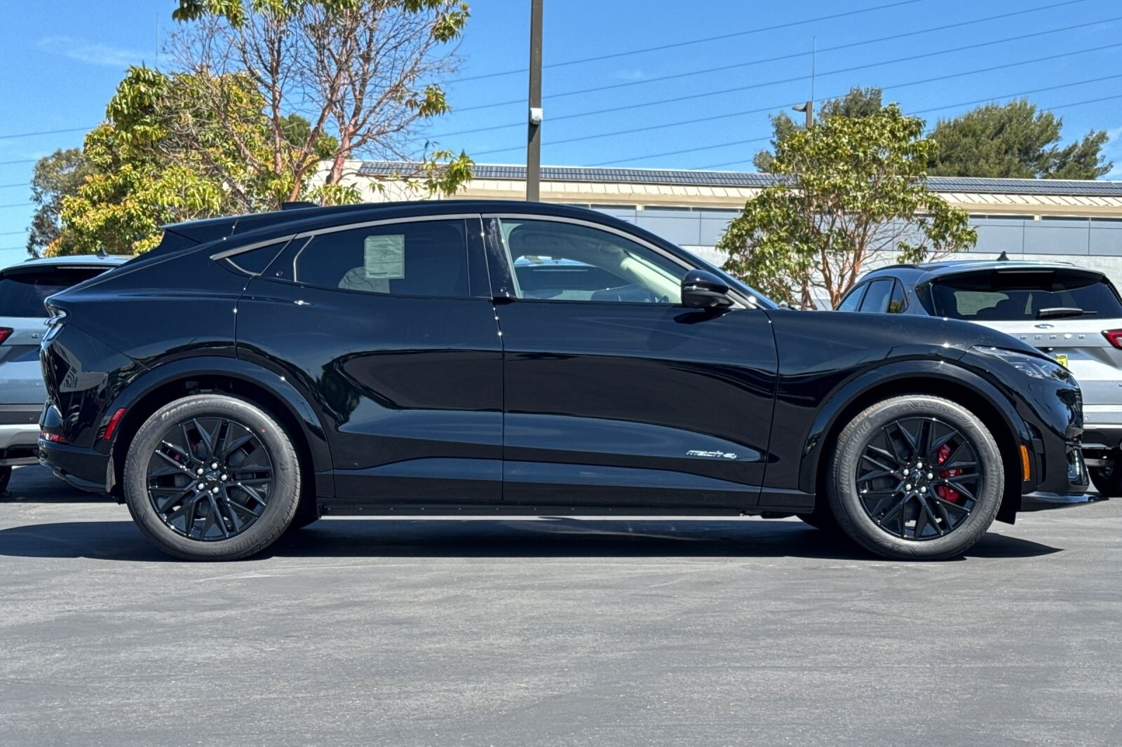 2025 Ford Mustang Mach-E Premium photo 3