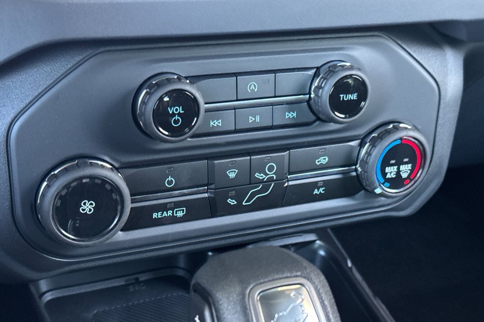 2025 Ford Bronco 4-Door Base - Photo 21