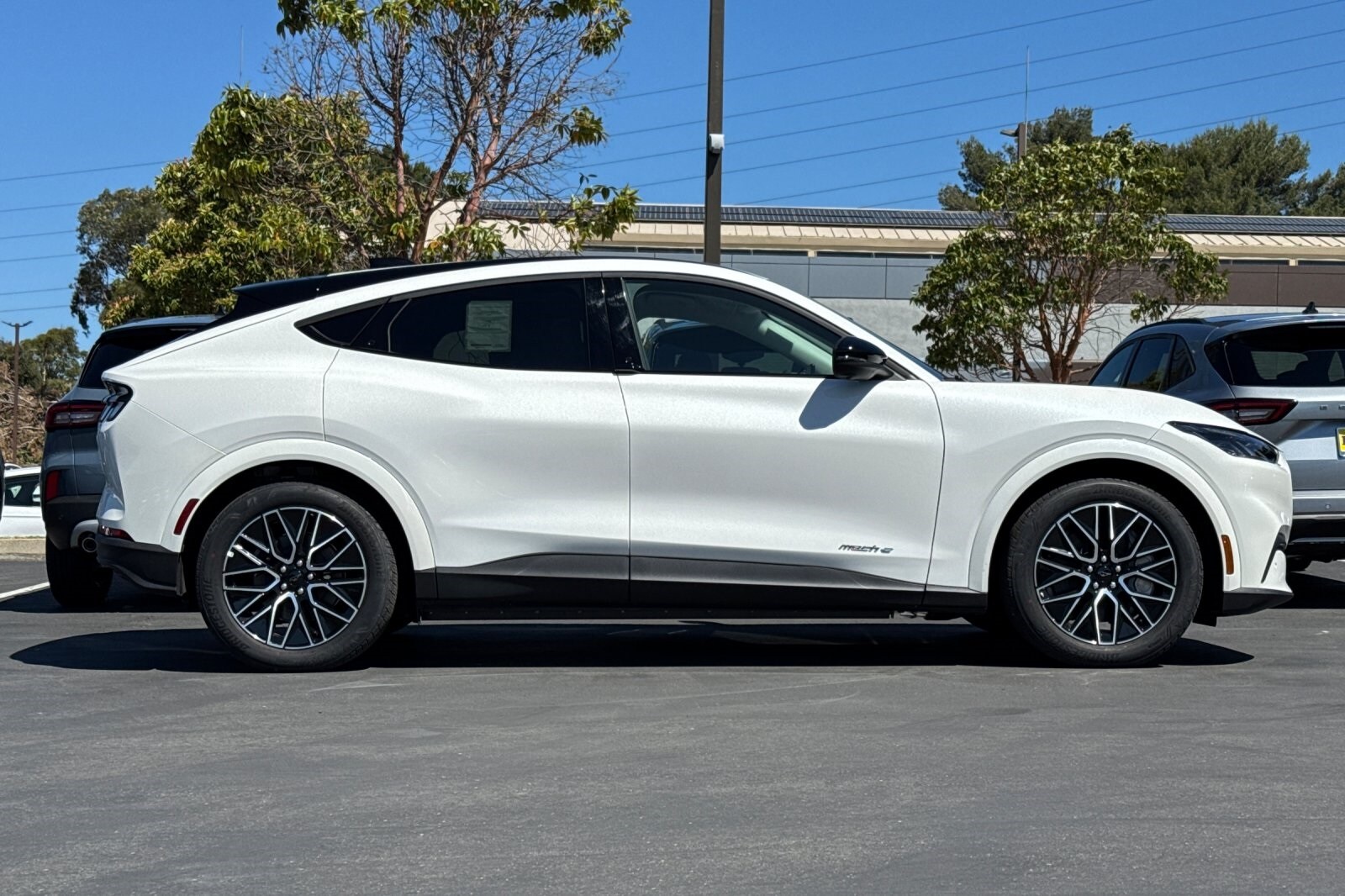 2025 Ford Mustang Mach-E Premium photo 2