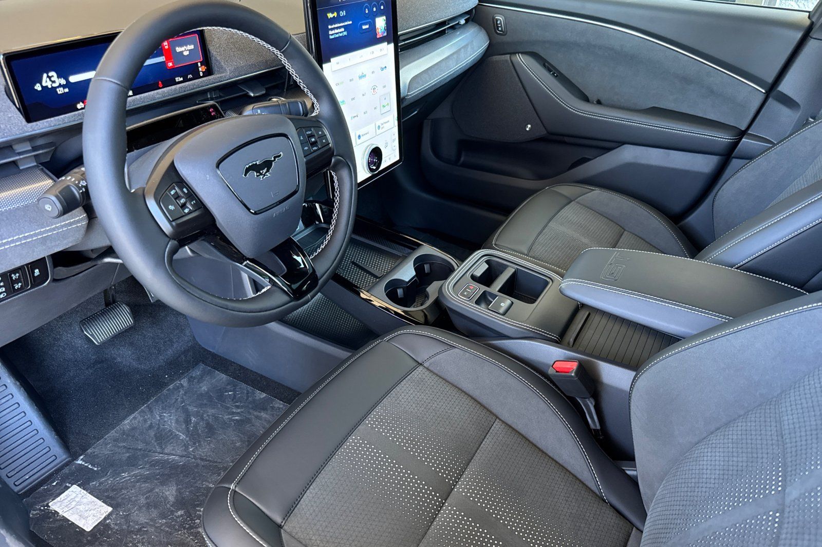 2025 Ford Mustang Mach-E GT - Photo 11