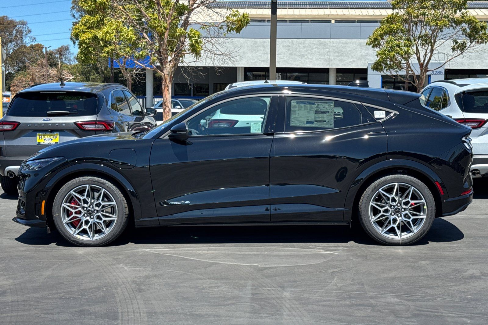 2025 Ford Mustang Mach-E GT - Photo 7