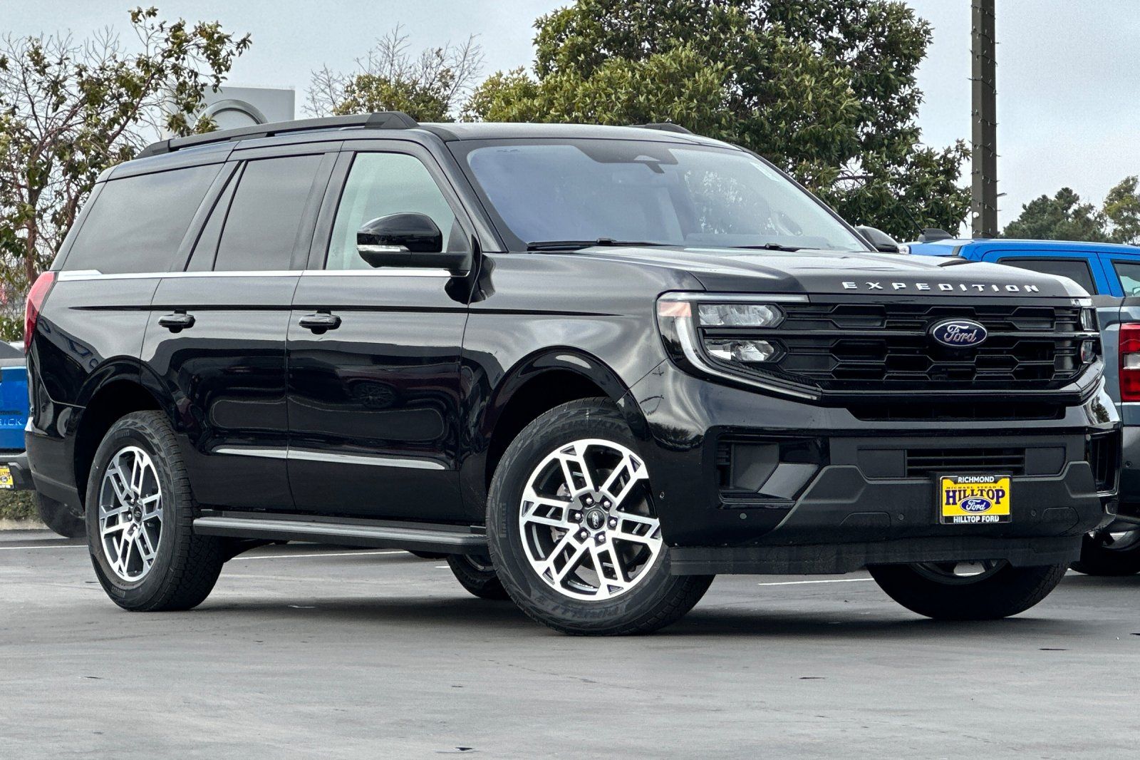 View vehicle photo 2