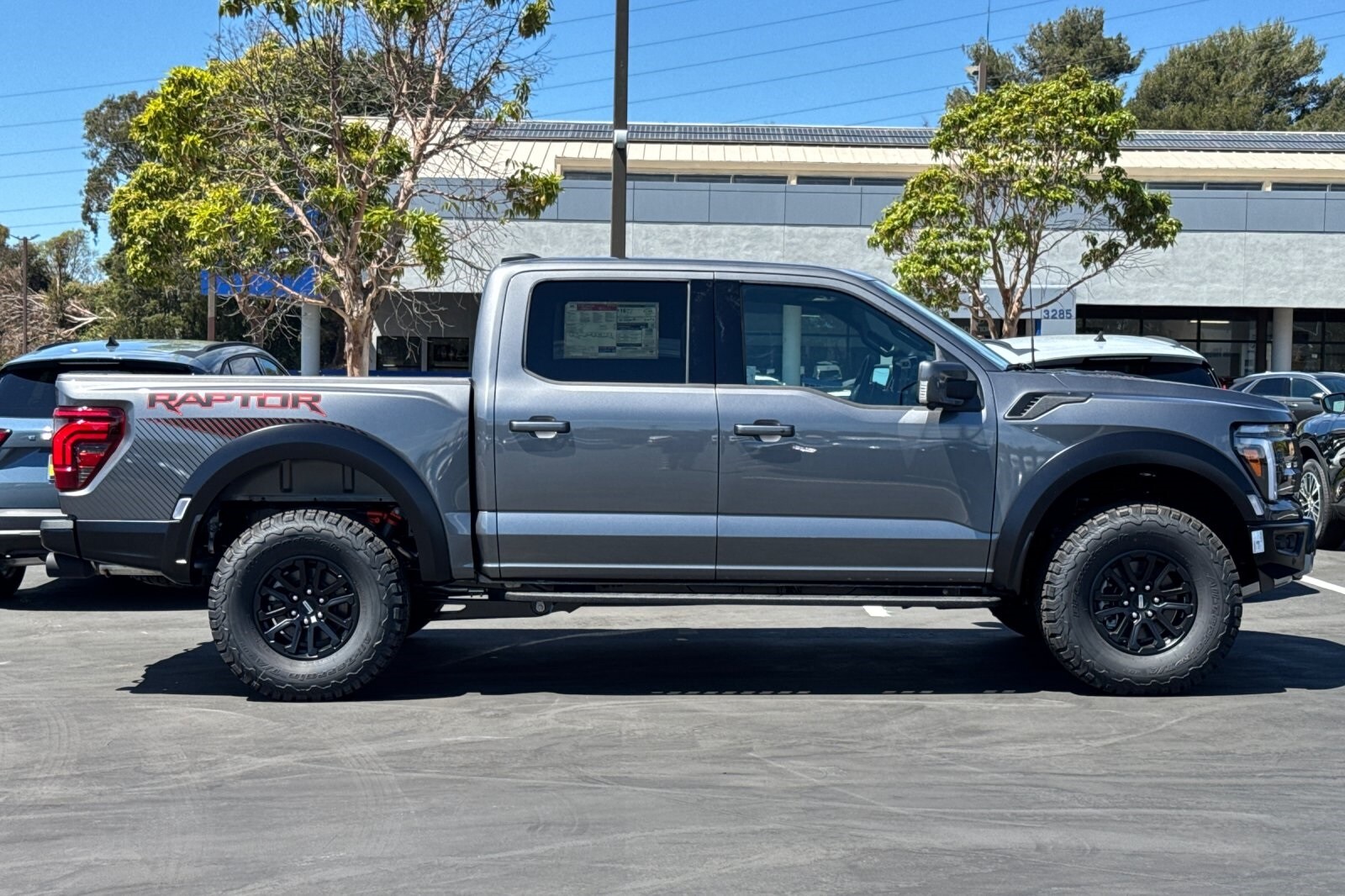 2025 Ford F-150 Raptor photo 3