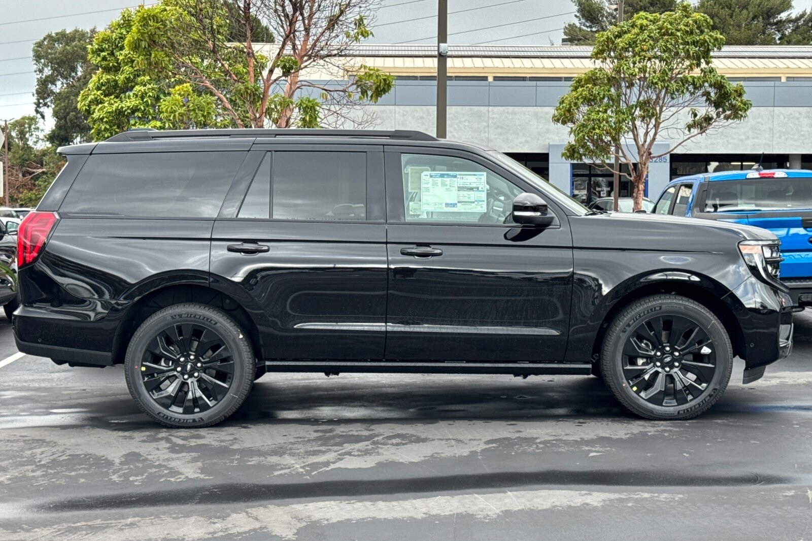 2025 Ford Expedition Platinum photo 3
