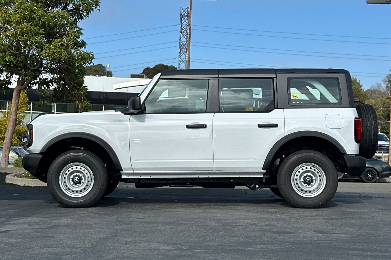 2025 Ford Bronco 4-Door Base - Photo 7