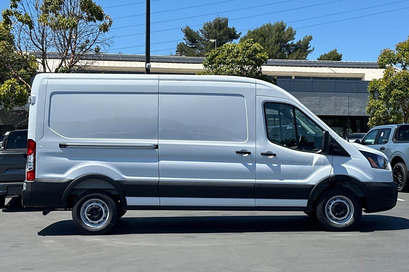 View vehicle photo 3
