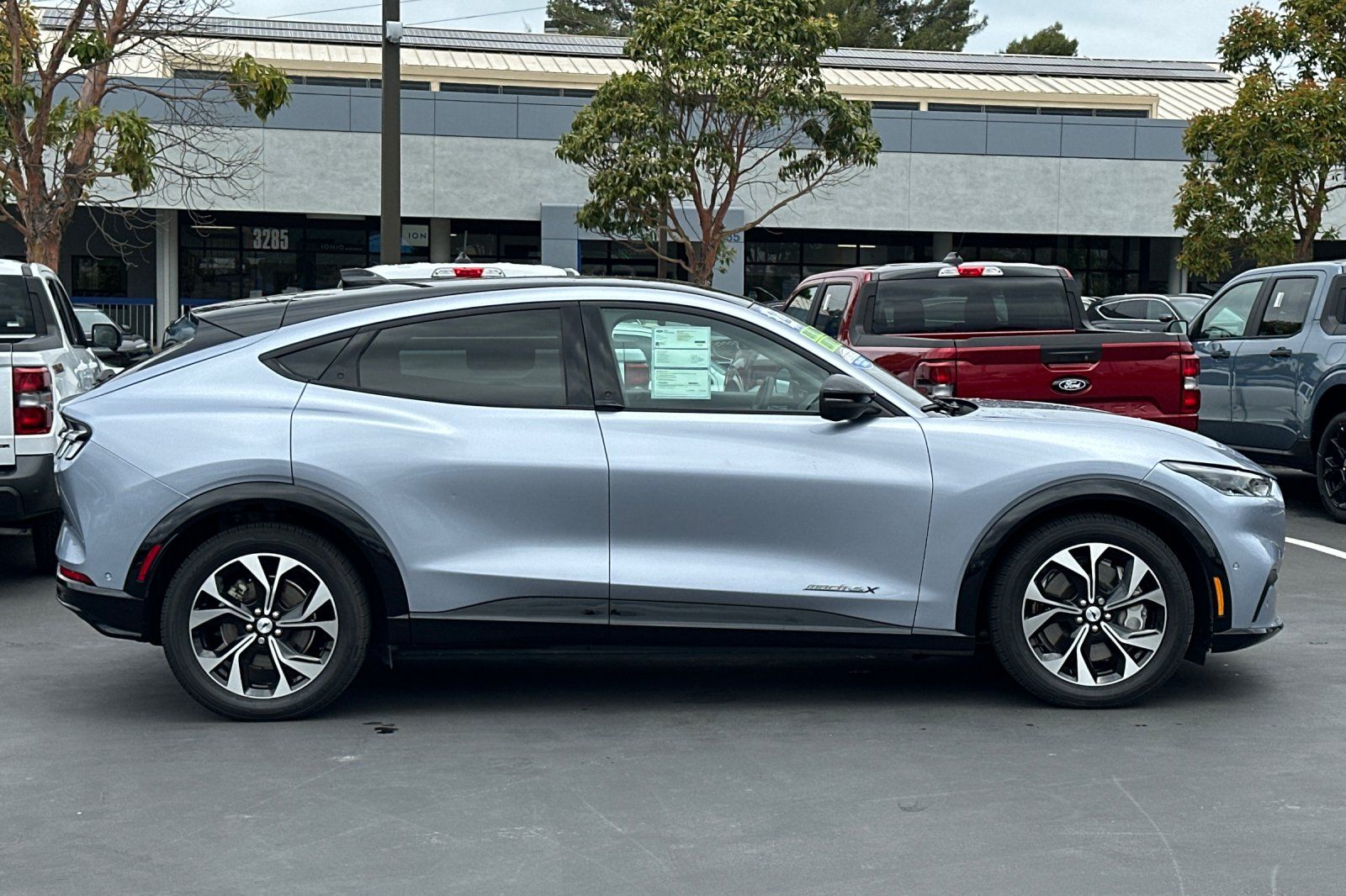 View vehicle photo 3