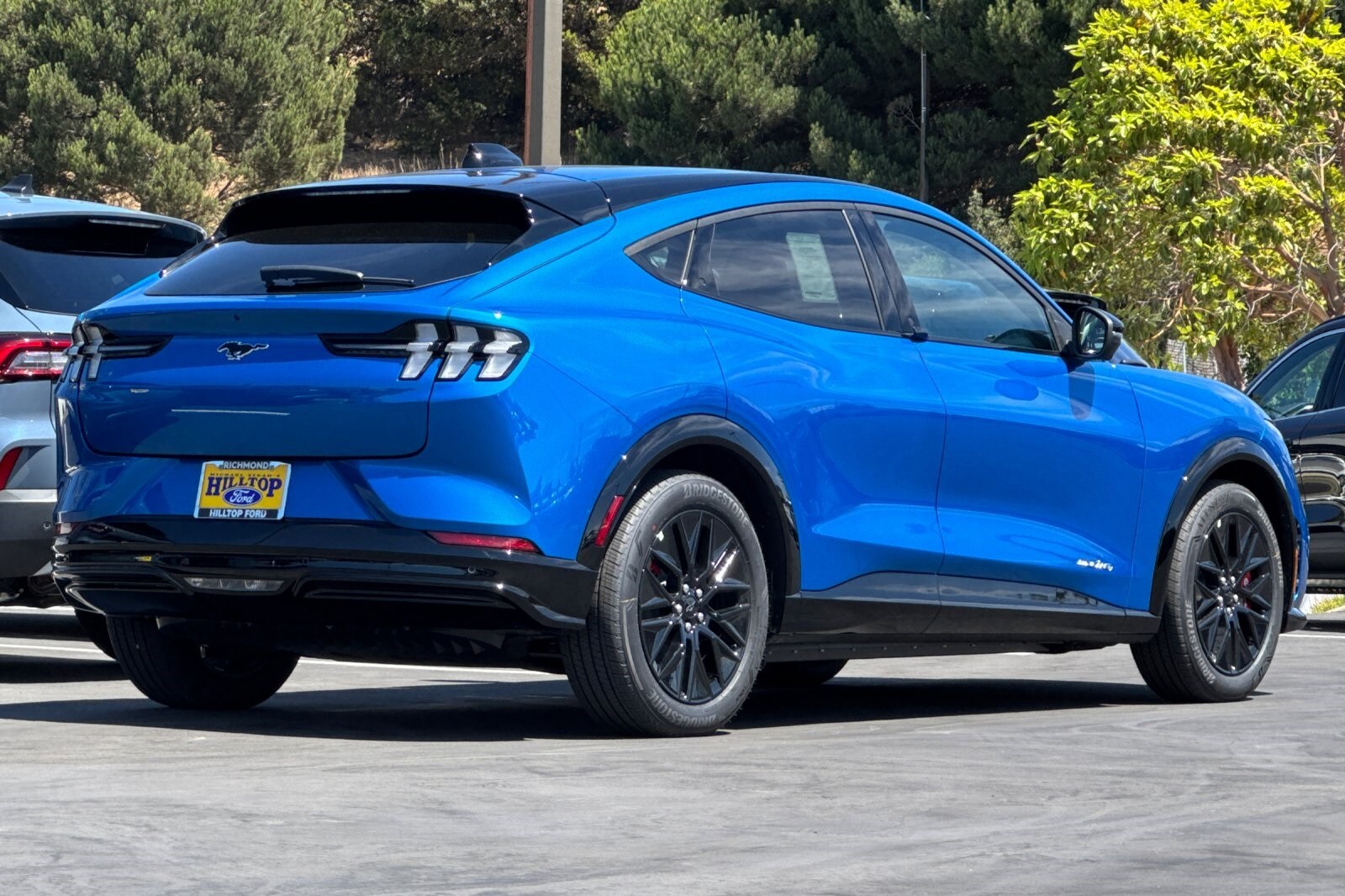 2025 Ford Mustang Mach-E Premium photo 4