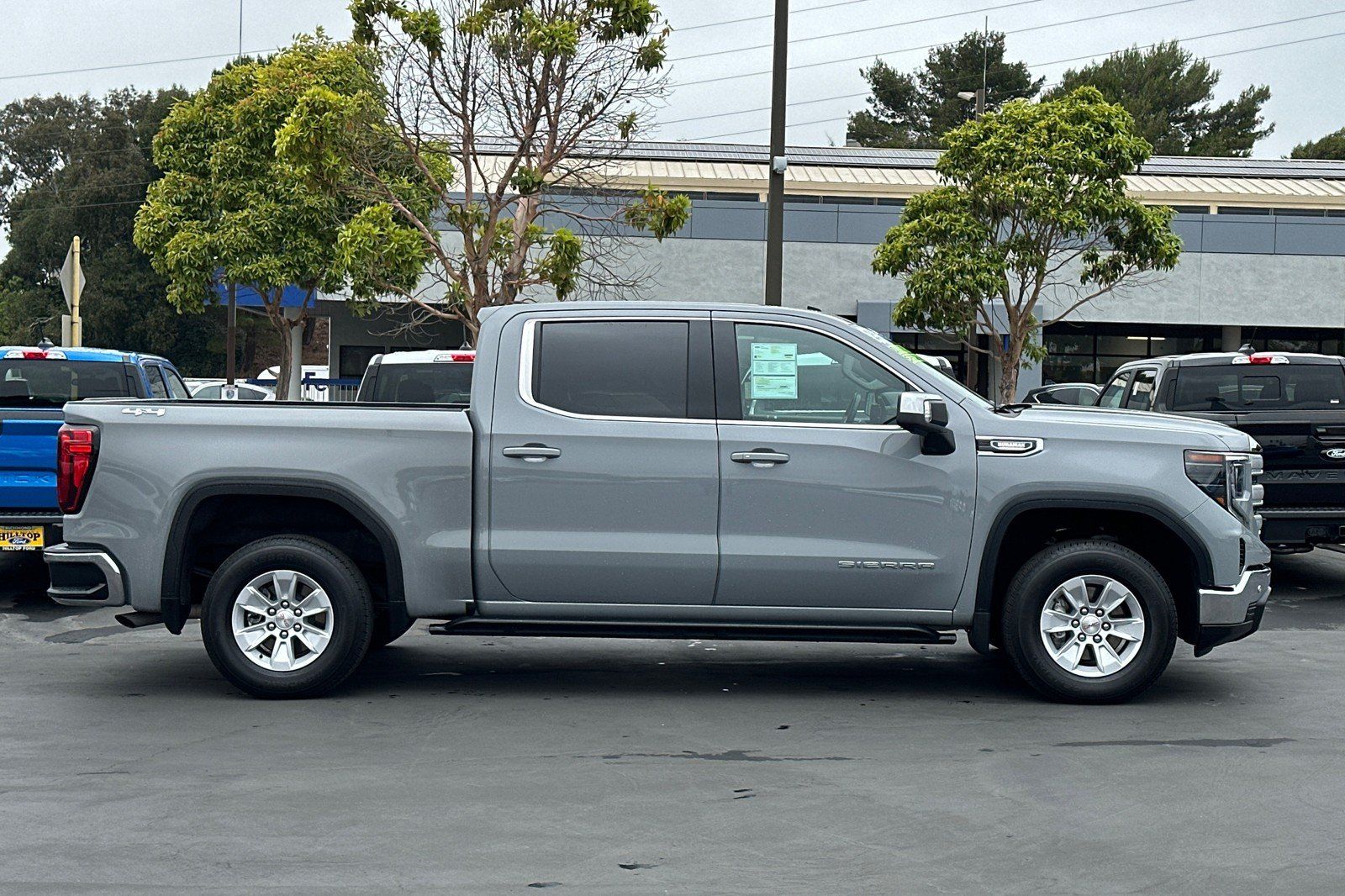 View vehicle photo 4
