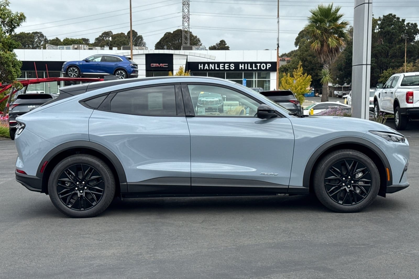 2025 Ford Mustang Mach-E Select photo 2