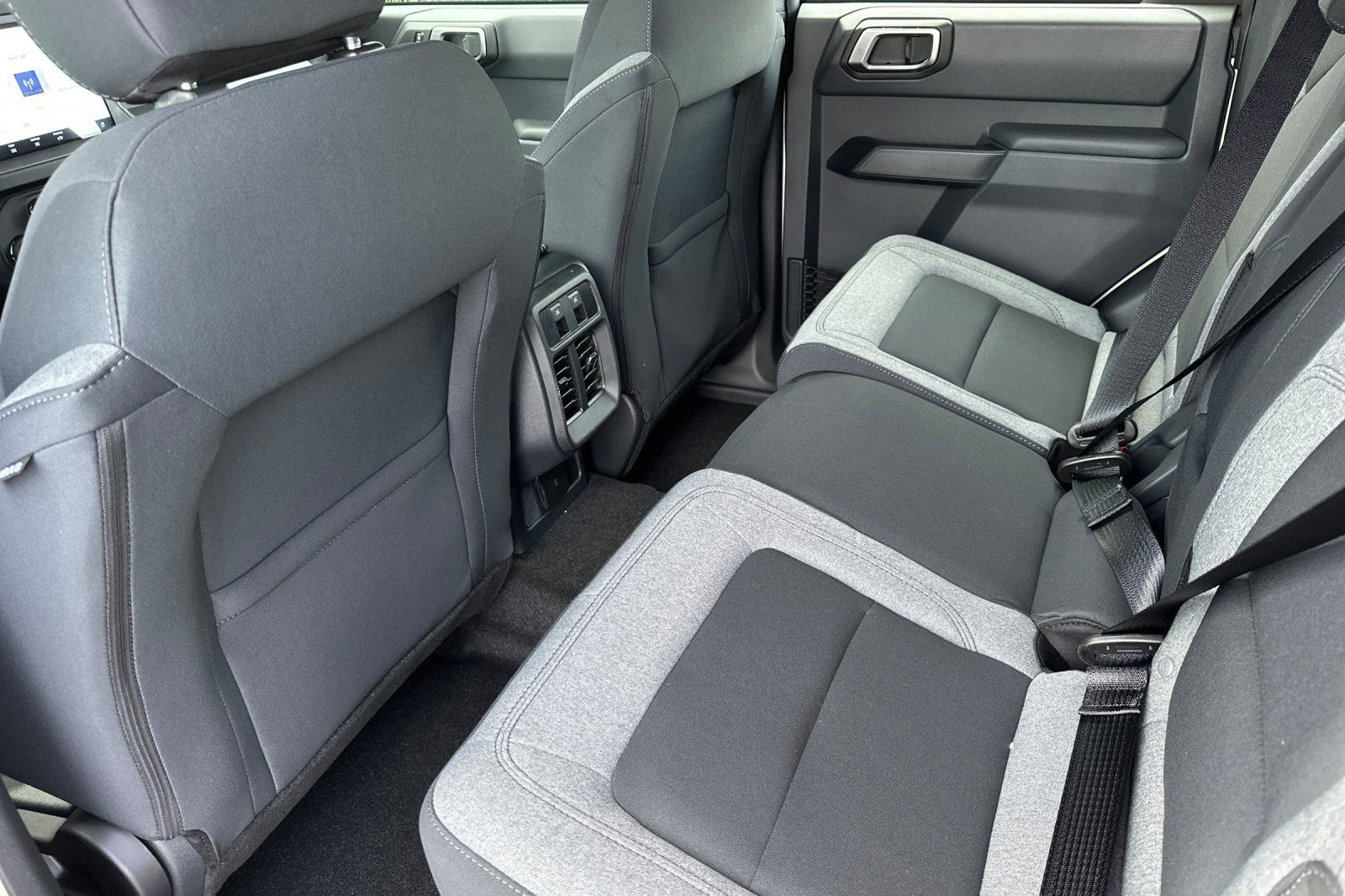 2025 Ford Bronco 4-Door Base - Photo 13