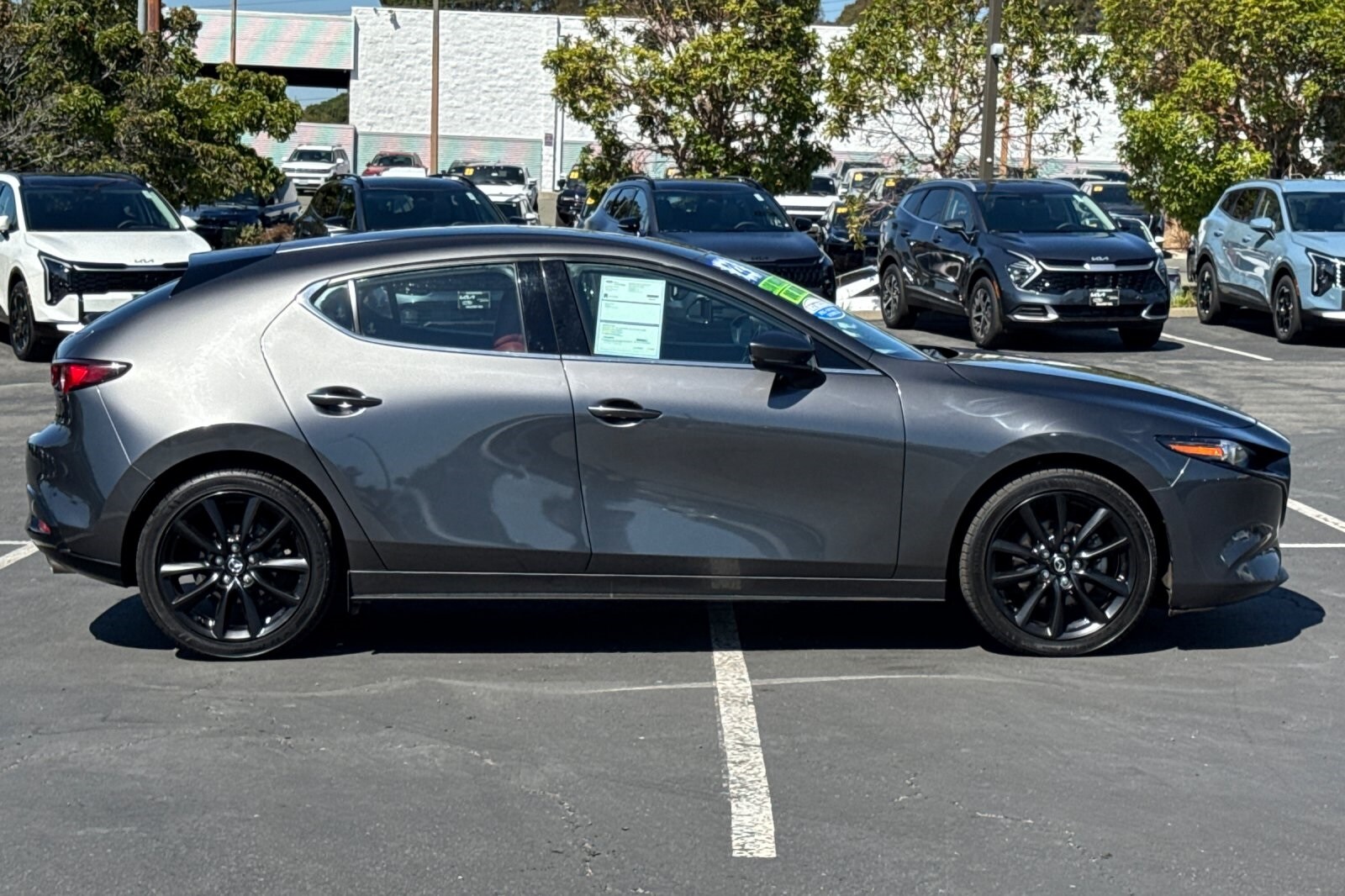 2022 Mazda Mazda3 Premium Hatchback photo 3