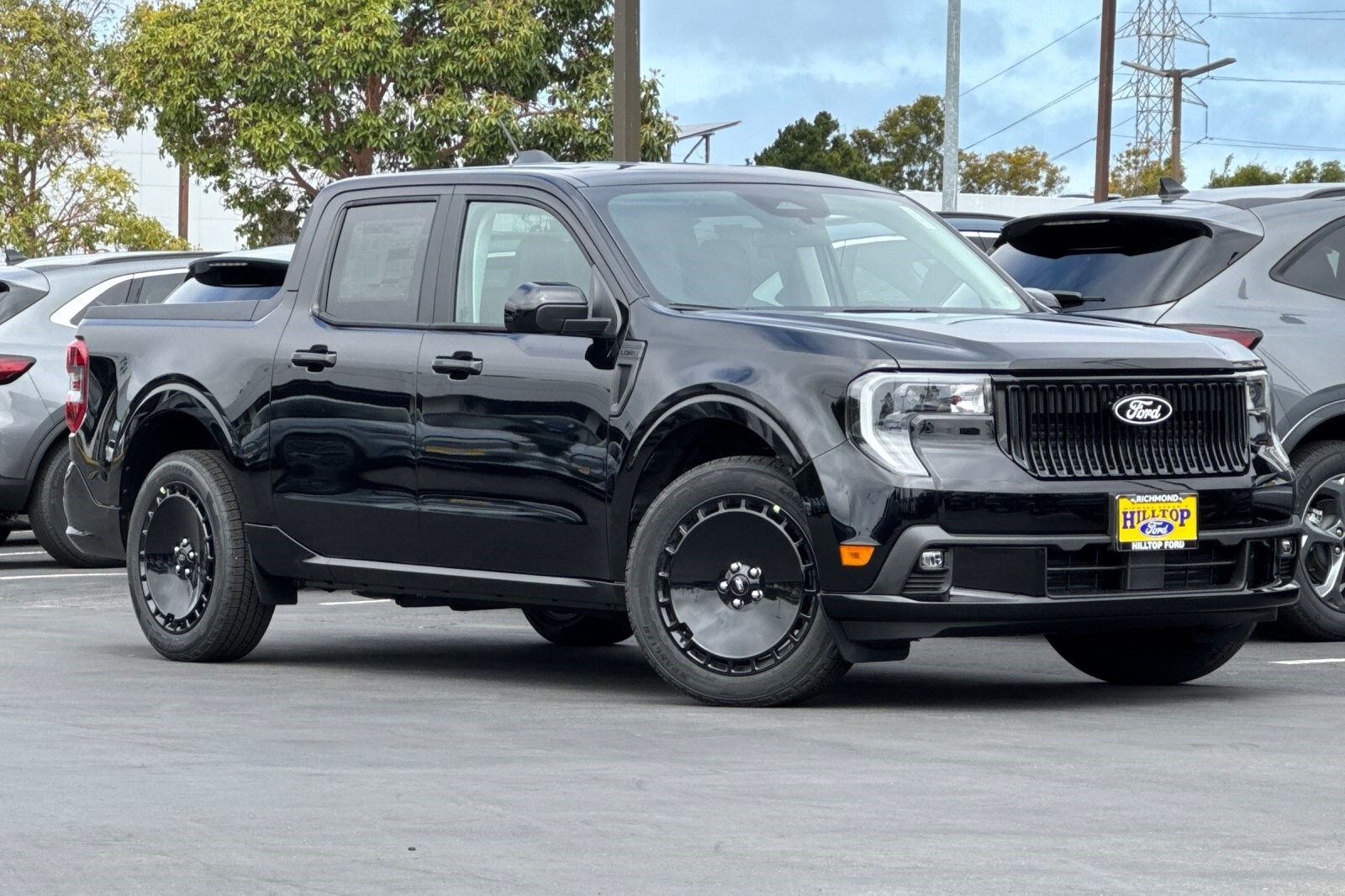 2025 Ford Maverick photo 2