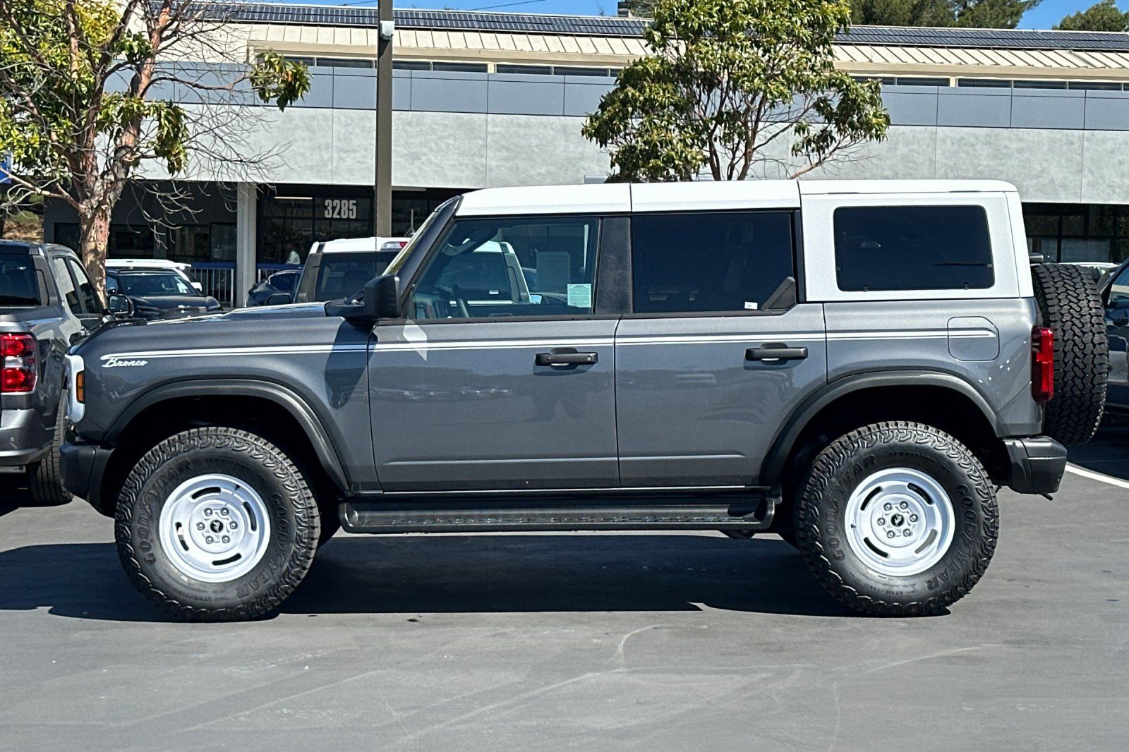 View vehicle photo 7