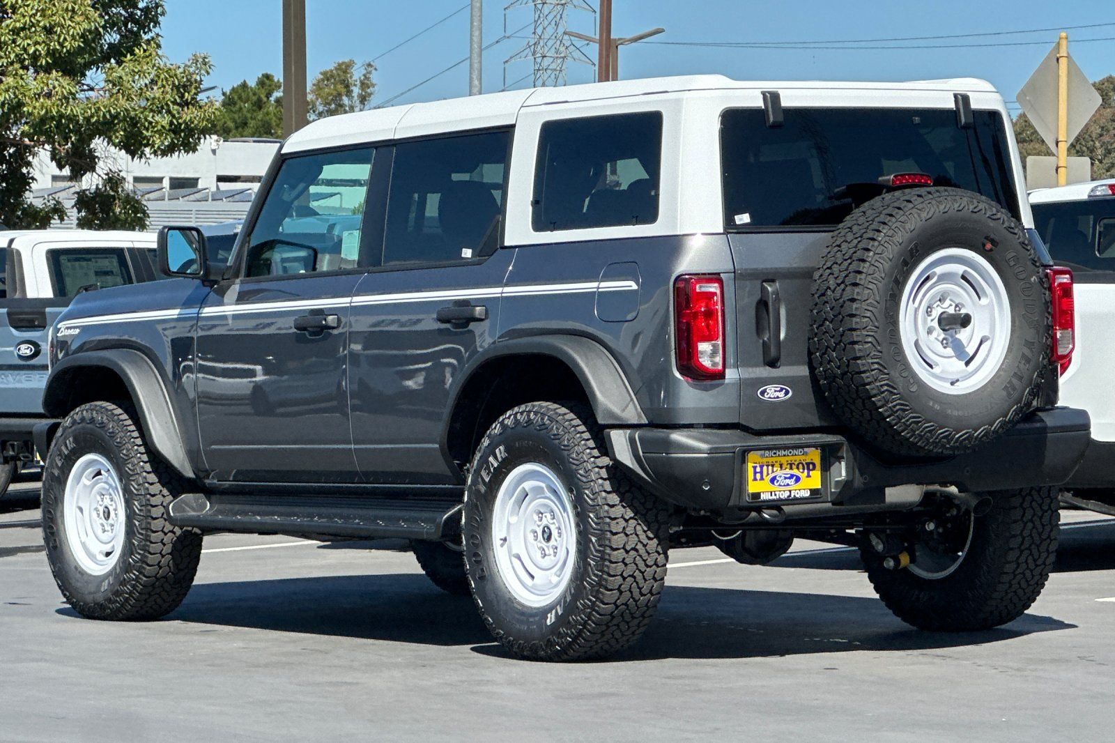 View vehicle photo 6
