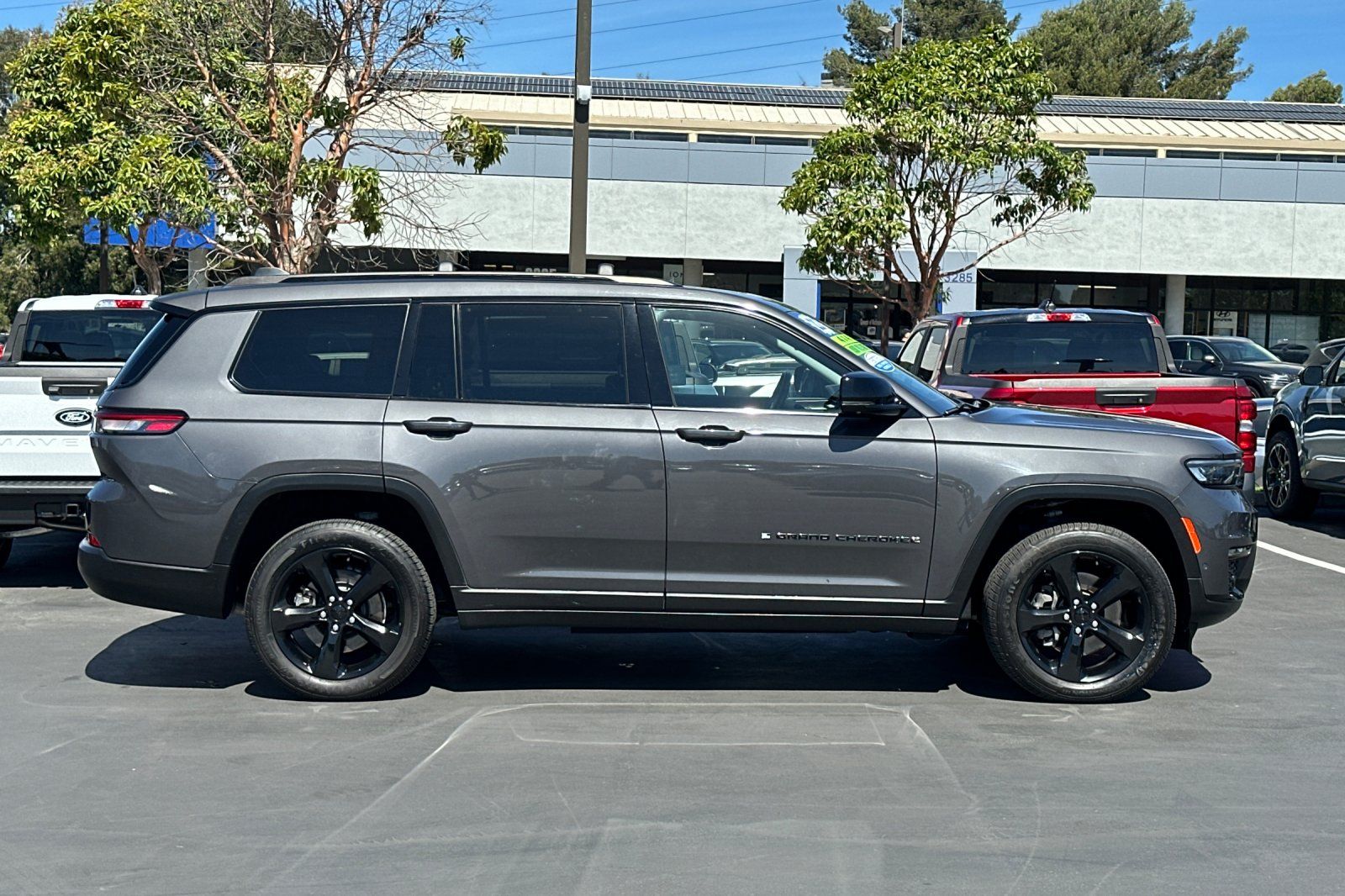 View vehicle photo 3