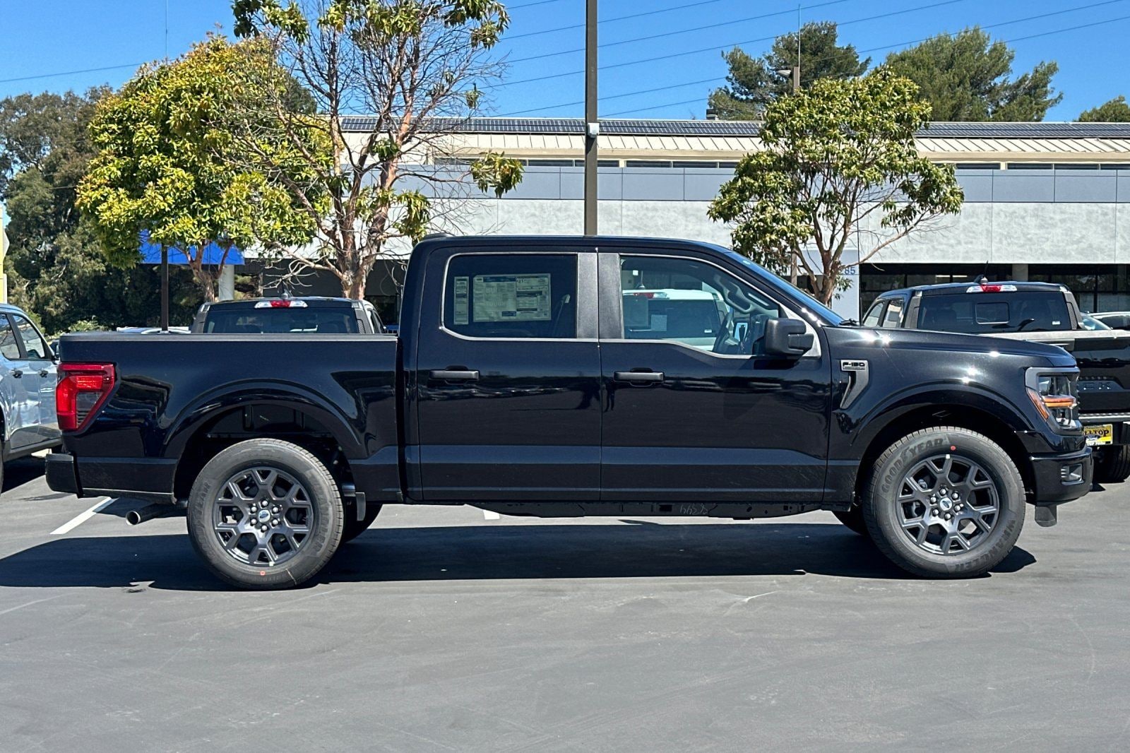 View vehicle photo 3