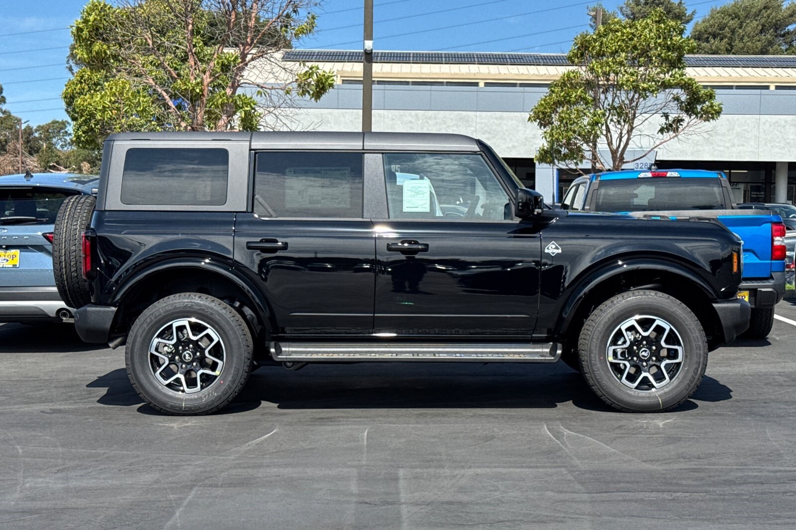 2025 Ford Bronco Outer Banks photo 3