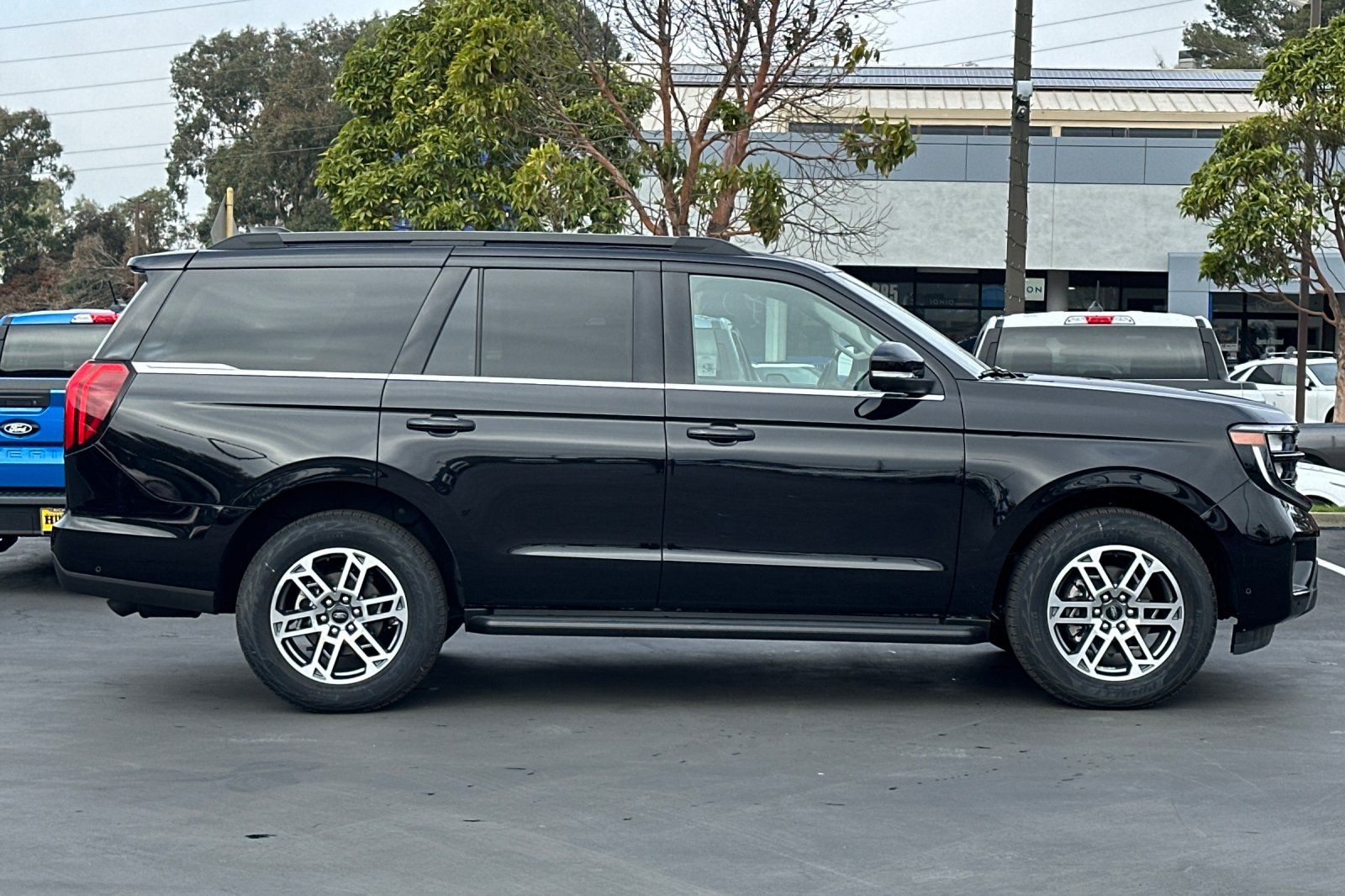 View vehicle photo 3