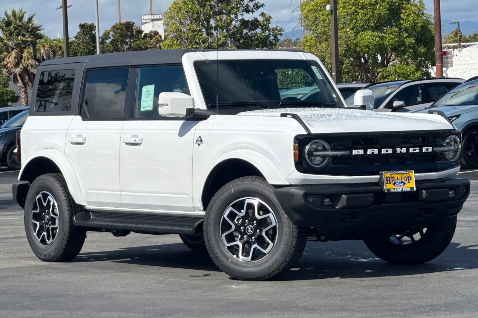 2025 Ford Bronco Outer Banks photo 2