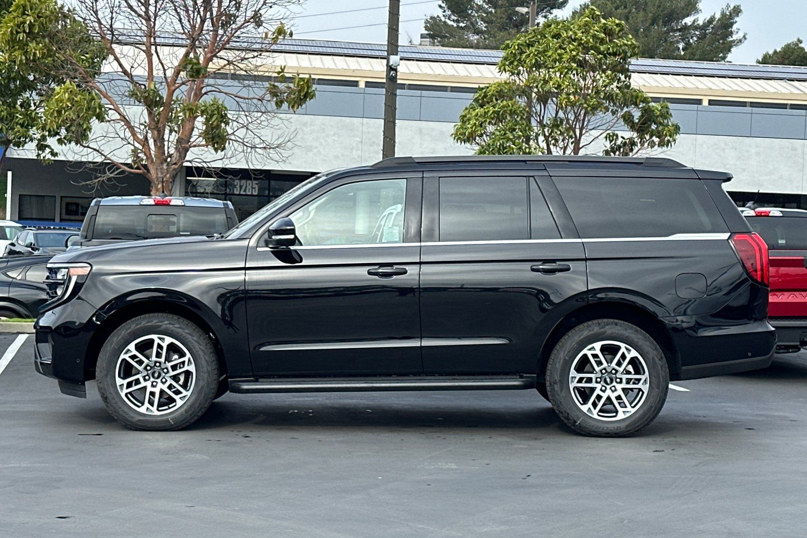 View vehicle photo 7