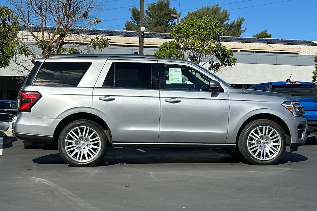 2024 Ford Expedition Limited photo 3