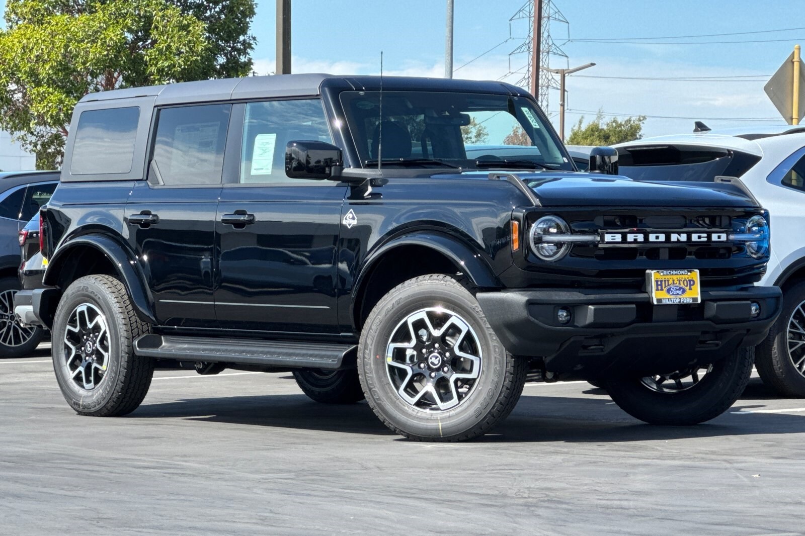 2025 Ford Bronco Outer Banks photo 2