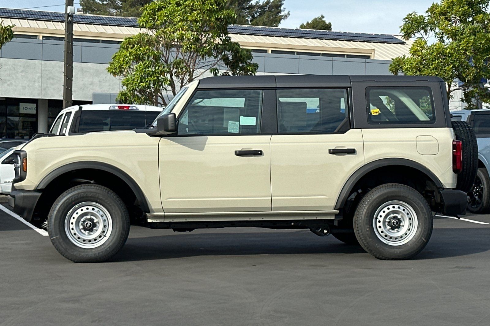 2025 Ford Bronco 4-Door Base - Photo 7