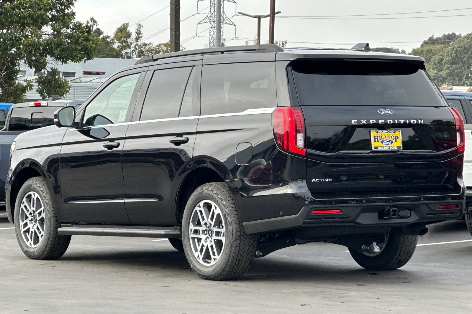 View vehicle photo 6