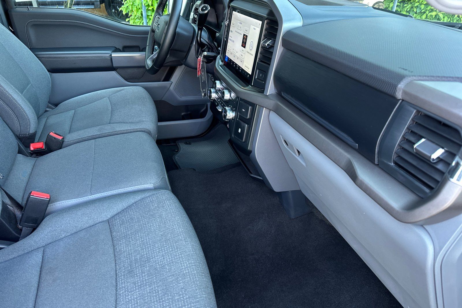 2025 Ford F-150 XLT - Photo 18