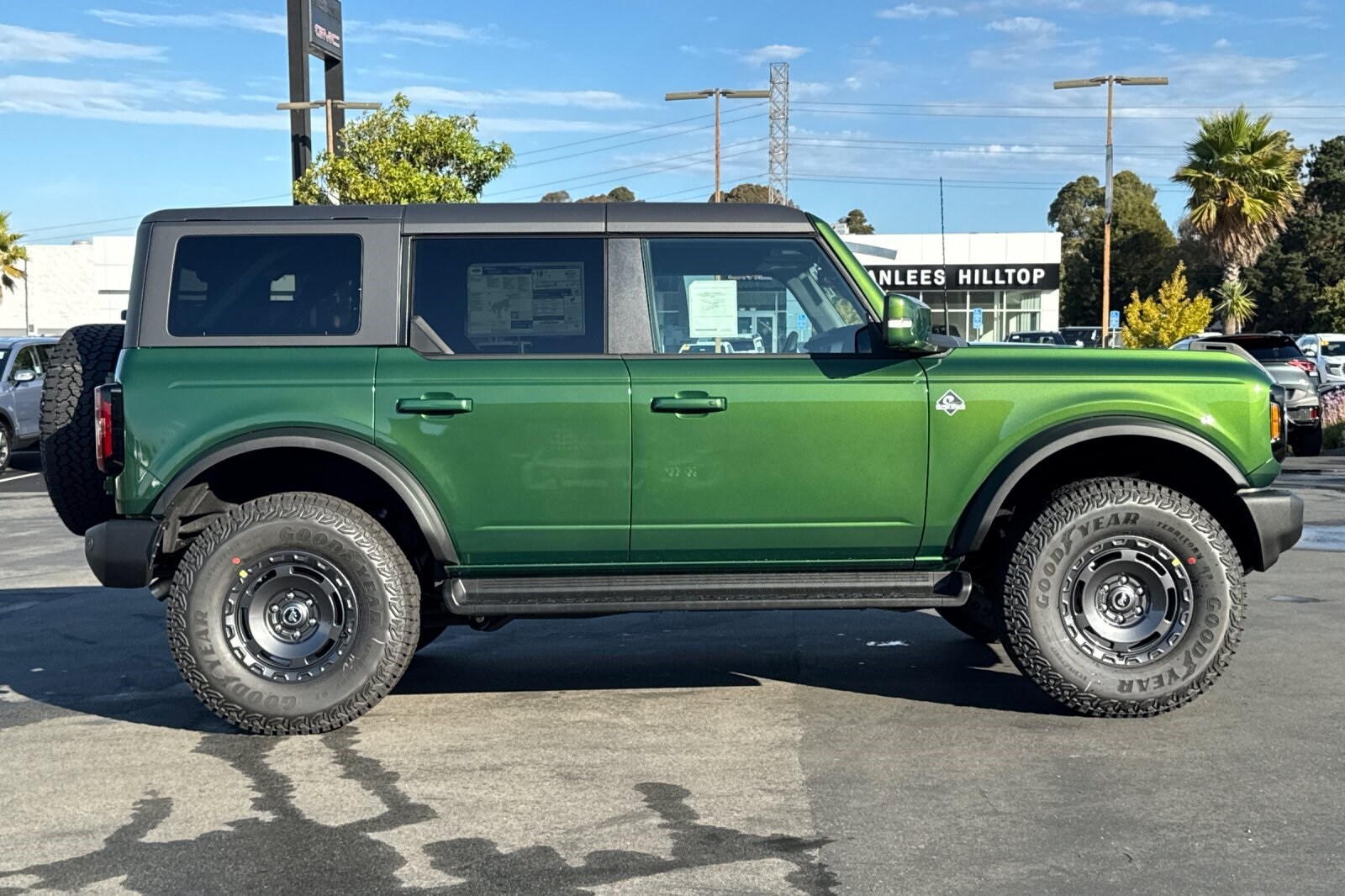 2025 Ford Bronco Outer Banks photo 3