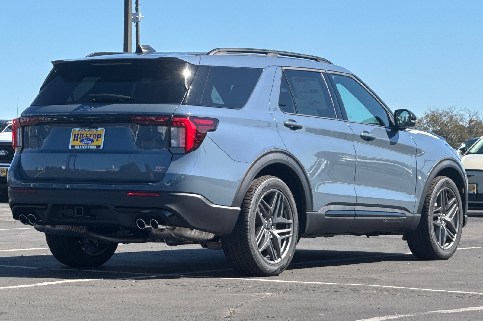 2025 Ford Explorer ST photo 4
