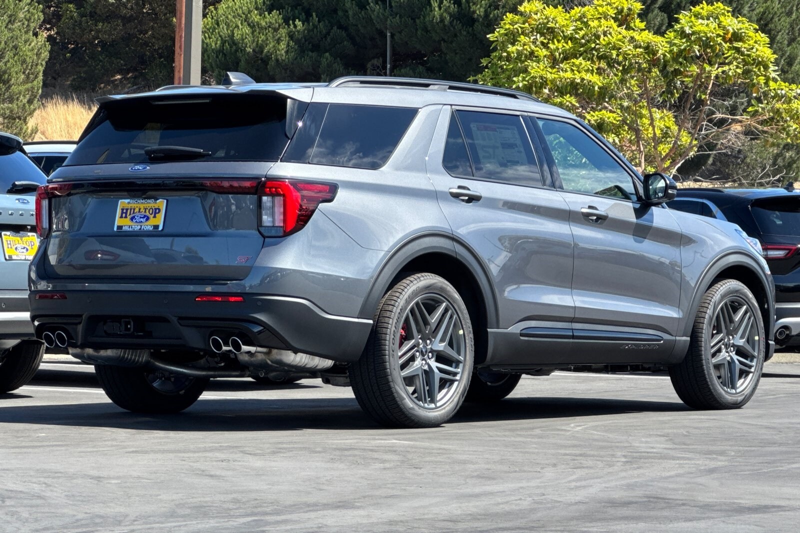 2025 Ford Explorer ST photo 4