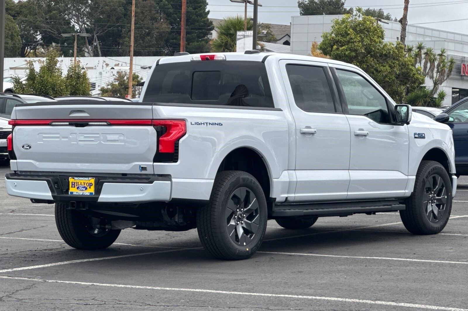 2025 Ford F-150 Lightning Lariat photo 4